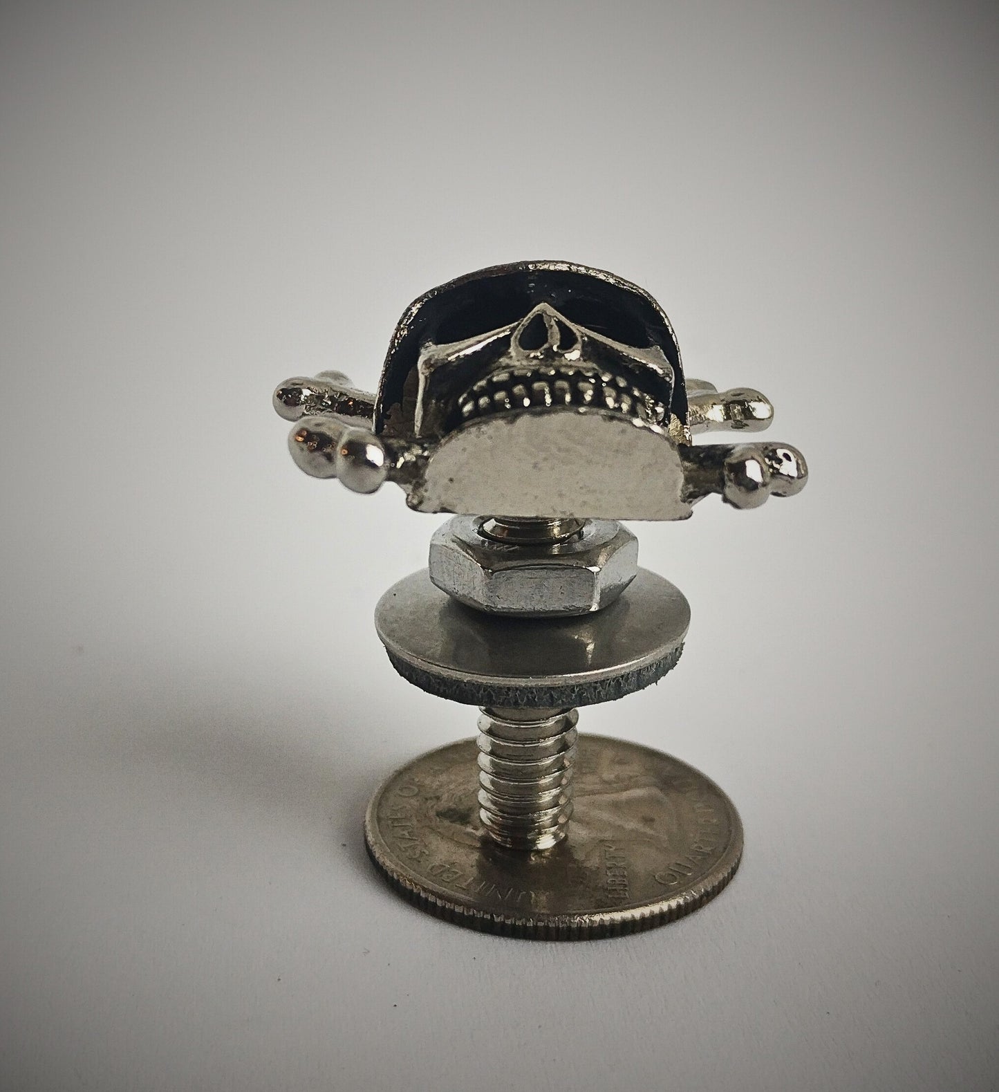 Skull Seat Bolt for Indian Motorcycles – Deep Engraved, M8 Thread (Indian Scout)