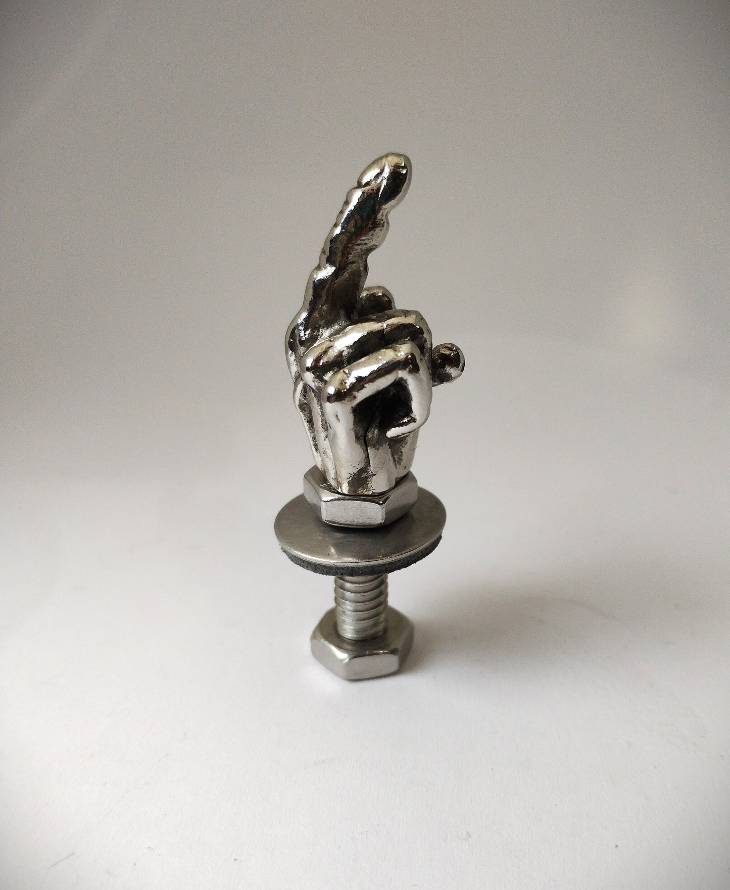 Seat Bolt Middle Finger Screw for Harley Davidson Sportster Softail Springer Road Glide king