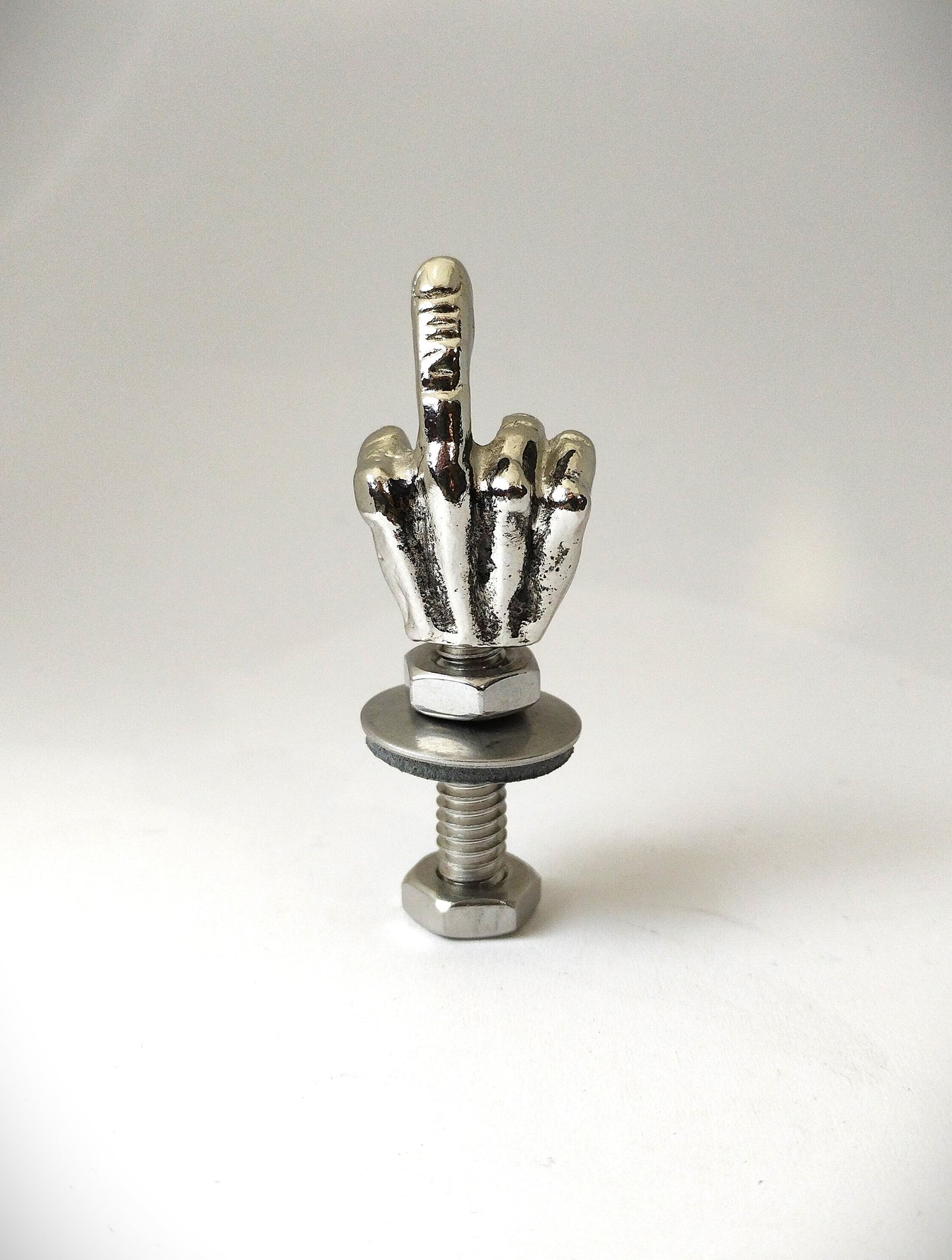 Seat Bolt Middle Finger Screw for Harley Davidson Sportster Softail Springer Road Glide king