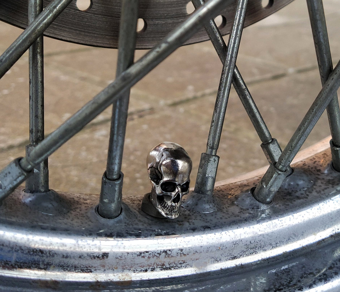 set of 2 skull valve caps for Schrader ,dust cover,tire,bicycle,good for motorcycle,chopper,bike,car,hot rod,truck,atv,hotrod ...