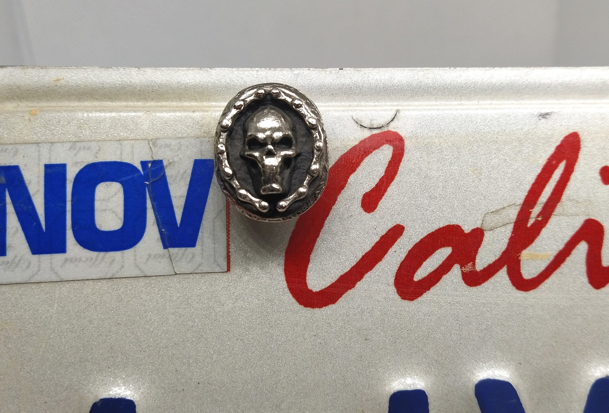 2 metal License plate custom bolts,skulls,Punisher,motorcycle,chain,screw,windshield screw,gift,chopper,biker,badass,