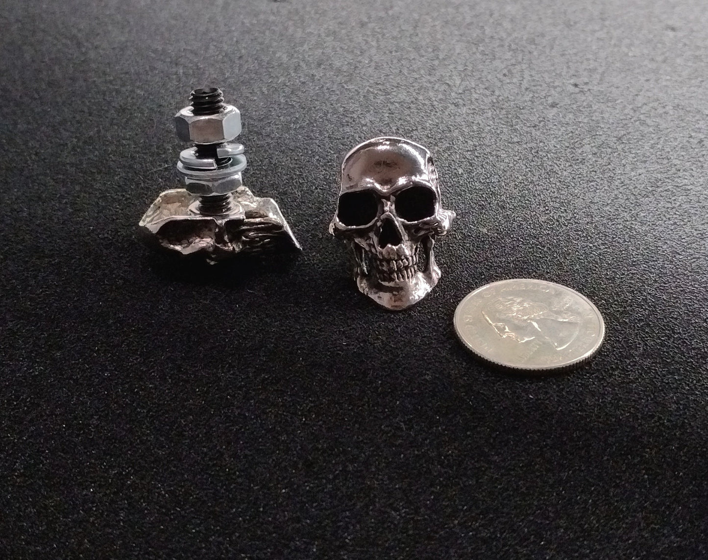 2 metal License plate custom bolts,skulls,screw,windshield screw,xmas gift,chopper.motorcycle,biker,badass,hatley davidson,victory,yamaha..