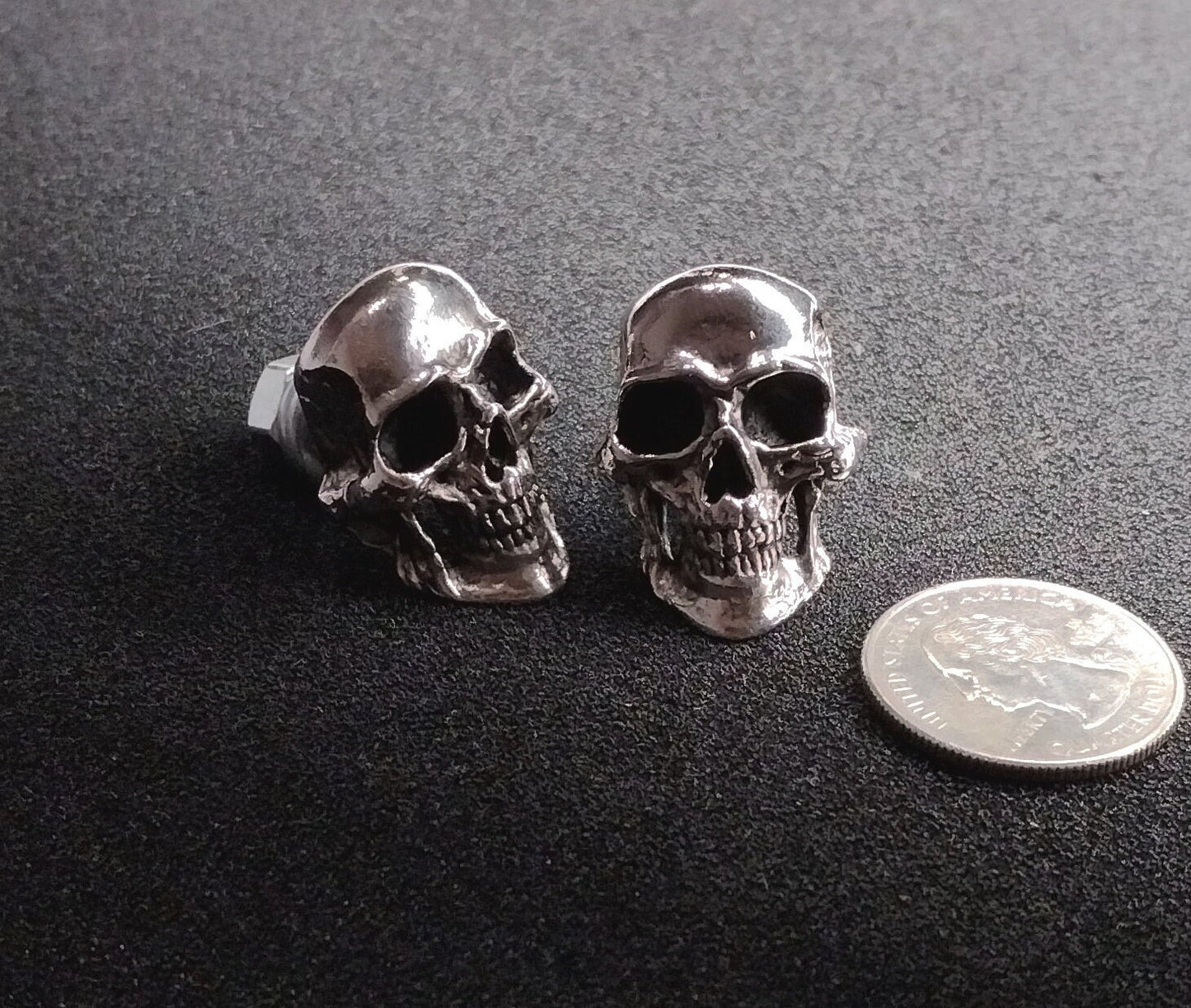 2 metal License plate custom bolts,skulls,screw,windshield screw,xmas gift,chopper.motorcycle,biker,badass,hatley davidson,victory,yamaha..