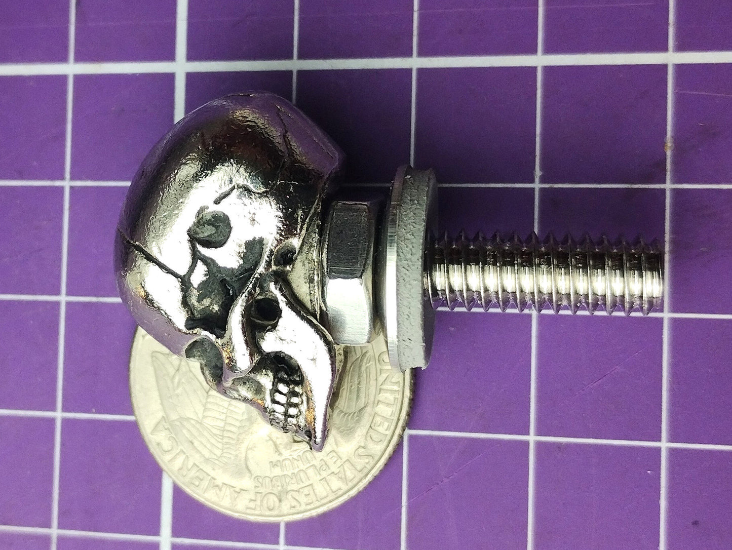 Custom Skull Seat Bolt for Harley-Davidson – 1/4"-20 Thread
