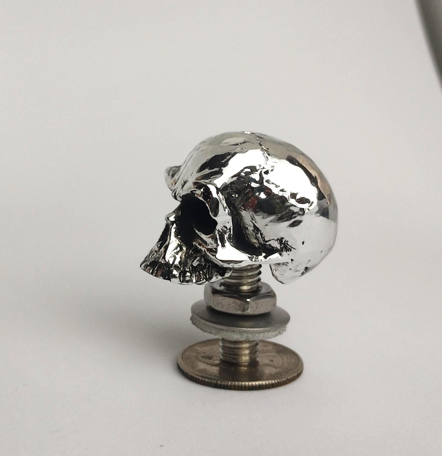 Handmade Skull Seat Bolt for Indian Motorcycles – M8 Thread (Scout)