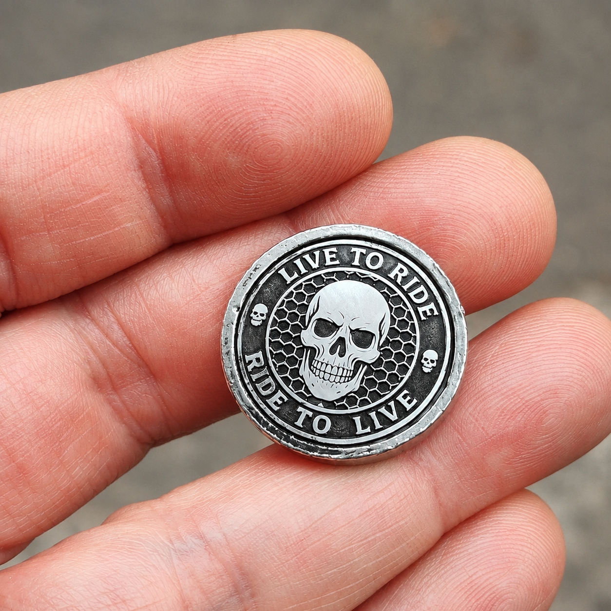 Custom Skull Seat Bolt for Indian Motorcycles – M8 Thread (Scout)